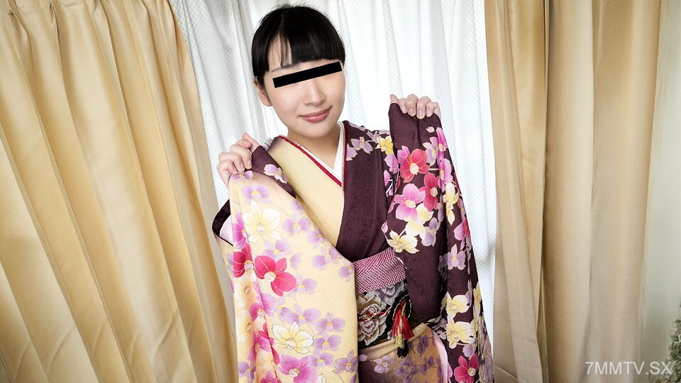 010326_01 一件長長的和服，胸部豐滿柔軟，由一位身上有穿孔的單身女性所寫。