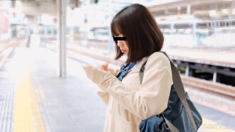 062026_01 天野奈奈，火車上一個穿著制服、極具欺騙性的女學生