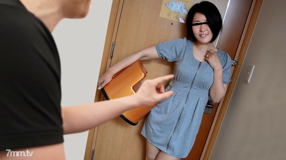 변태 의자 지참! 입가의 두더지가 섹시한 데리 헤르