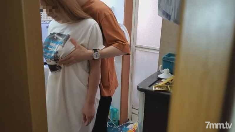 ※特典で本編【個人】巨乳巨尻の外国人奥さん、職を失った旦那に売られ2人で暮らす家で他人棒に犯される。(34分)