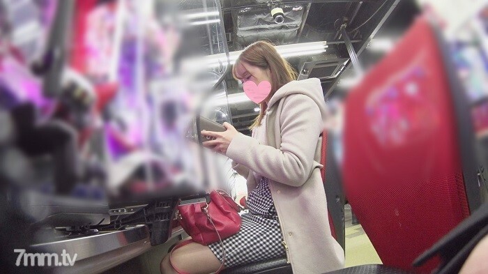 【無・素人個撮】パチンコ店で散財した女性を救え！連れ出しに成功したはいいが、その娘がヤバかった！セックス依存症の狂った淫語連発！弾け飛ぶエビ反り絶頂！イキ乱れ、中出し懇願の衝撃的セックス！