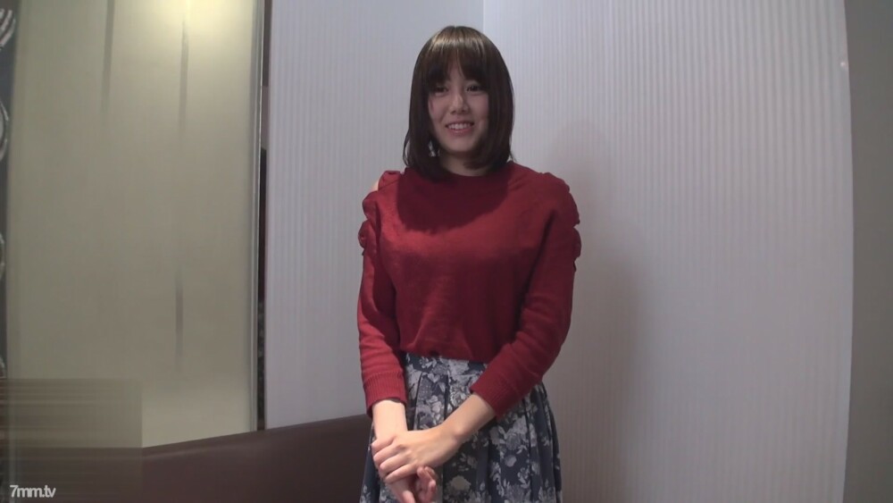 【無・素人】眼がパッチリで可愛い２０歳の長身美人ＯＬさん、はにかみながらも徐々に感じて・・・♥最後は中だしに泣きそう・・・」