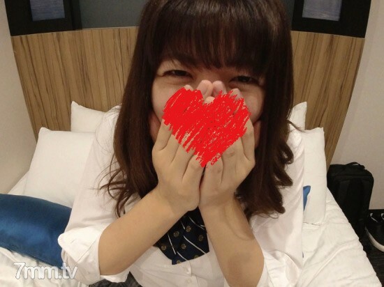 【텔레웍 치칸의 여자】 아라사의 아내에게 메 ○ 카리에서 샀던 유니폼을 입고 하메 찍으면, 평소보다 이키 뻗어 있었기 때문에 데키의 각오로 질 내 사정했다