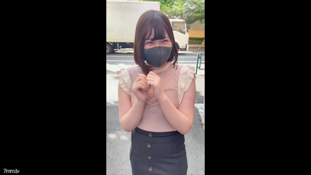 【FHD高画質/無】笑顔が素敵なイマドキ娘を自宅に連れ込みSEX！ブラジャーに納まりきらない超絶巨乳を堪能した後に大量中出し！！※顔出しレビュー特典あり