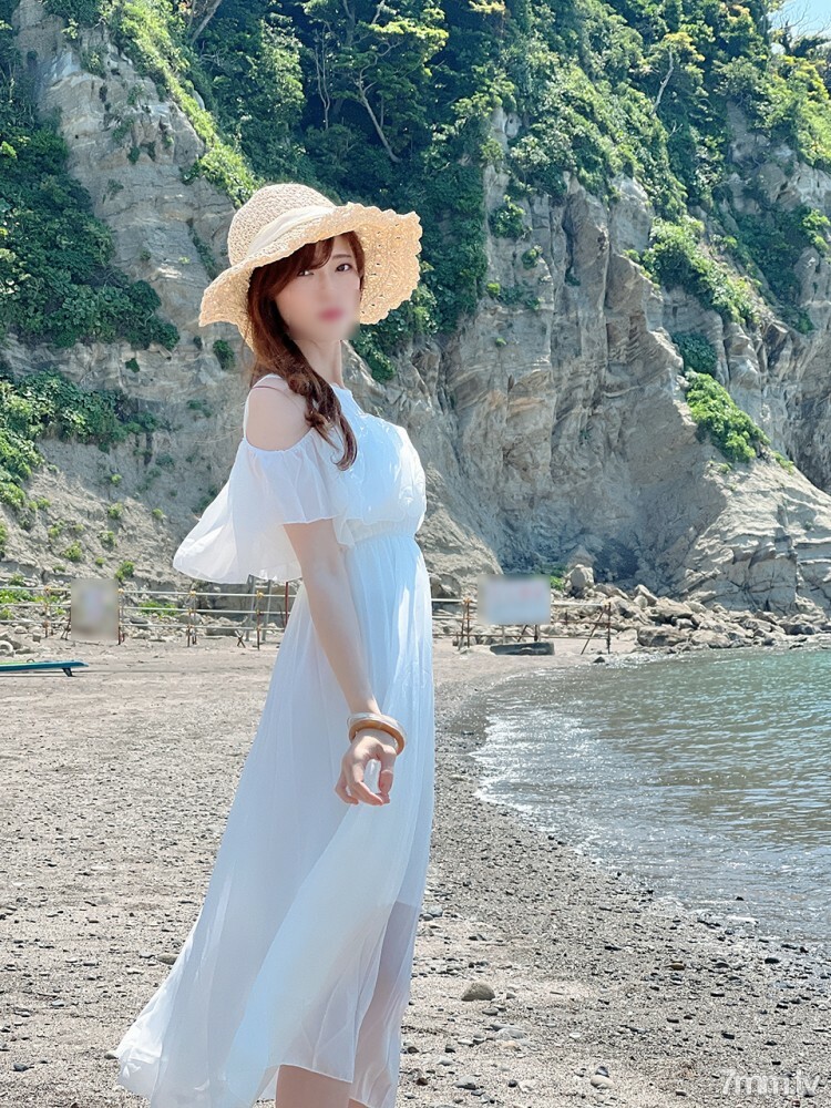 【夏休みセックス】大人のSEX旅行　リアル流出　大学事務員のお姉さんと大学教授のお盆旅行セックス　特別な空間に昂ぶり生ハメ中出しをしてしまう女性　何度も中出しアクメ 