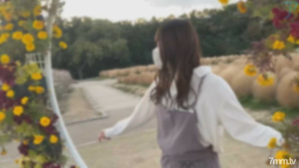 ｢＃56-2｣ゆるふわお花屋さんを仕事着でハメ撮りしました。純粋で色気ある表情と従順な性格がまじ天使！花畑デートした後、ホテルで連続中出しセックス♡両想い♡ 