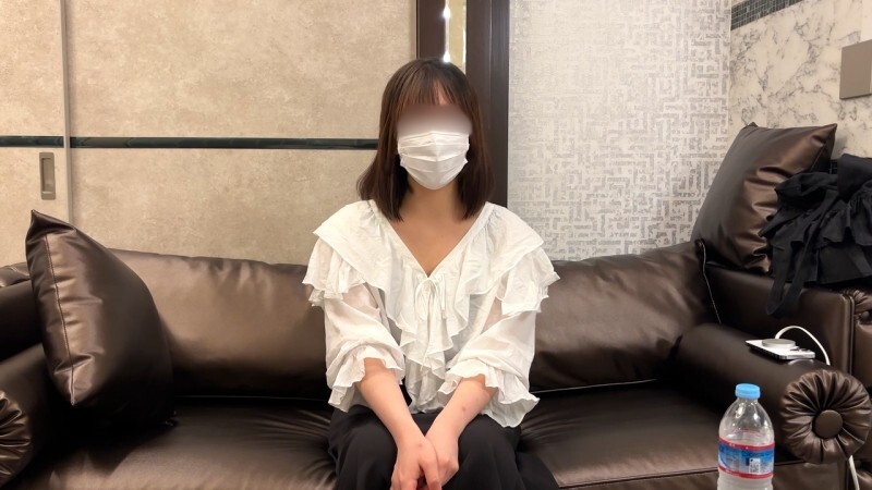 FC2-PPV-4807904 【NTR】一位21歲的漂亮糕點師。她在與另一名男子的前戲中扭動身體，並被反覆弄到高潮，最終導致背叛和懷孕。
