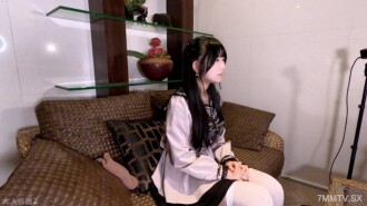 紫羅蘭(18)超可愛的第二次拍攝別角度影片。內射、電動按摩自慰、肛交ATM、活塞機，最後讓她穿上Cosplay服裝後再內射
