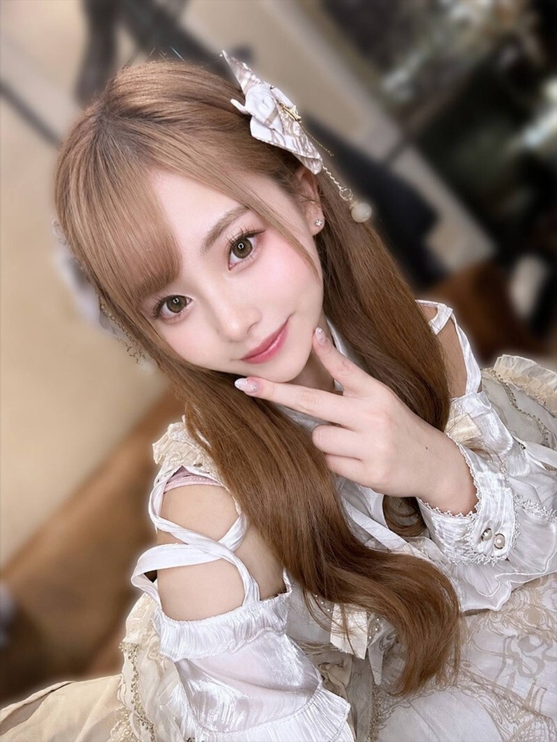 FC2-PPV-4904121 【真容曝光】「18歲人氣爆棚的美艷coser」在FC2上驚艷亮相。罕見影片曝光其排卵期無保護性行為，時長1小時24分鐘。 *數量有限，欲購從速。