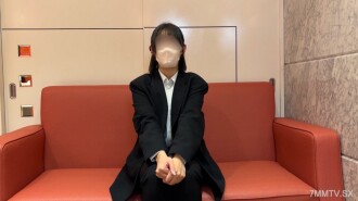 FC2-PPV-4933419 敏感且容易緊張的21歲學生。刺激身體深層部位，整個過程不停歇，插入後，高潮來臨→大量射精。