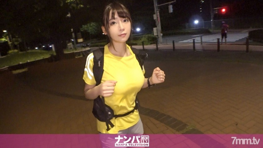 【夜ランニング女子ナンパ！】夜の公園を走る清純スレンダー美女！半ば強引に引き留めホテルへ誘い、スケベな美巨乳ストレッチからの大量潮吹き&イキ過ぎて涙目セックス！