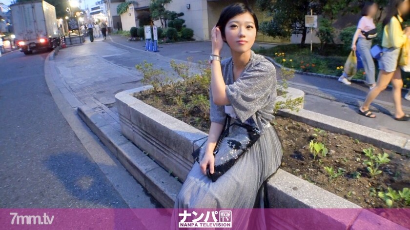 진짜 연파, 첫 촬영. 1373 밤의 뒷모습에서 흑발 쇼트의 멋진 여자를 돌격 헌팅! "패션 인터뷰"라는 킬러 워드에 골고루 잡혀 호텔에!