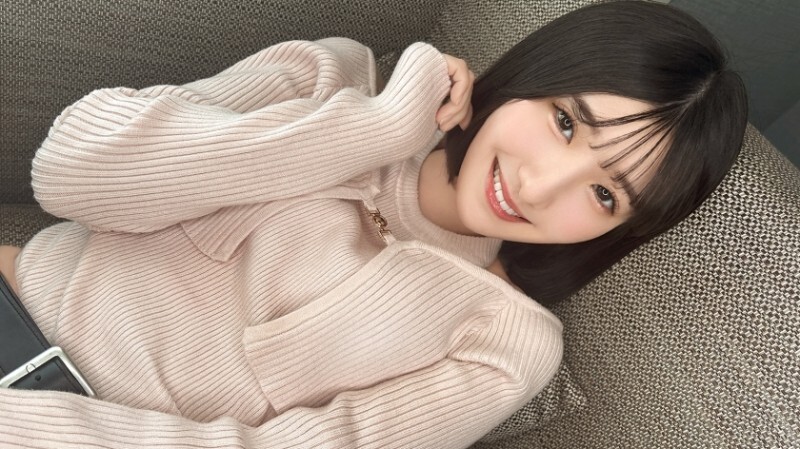 「어른 시원한 외형과는 뒤집힌 쾌감의 소리! 정말 좋아하는 정상위에서는 몸을 뒤집어 몇번이나 이키 걷는다! 섹스가 되면 표변하는 모습은 남자의 성 충동을 가속시킨다!